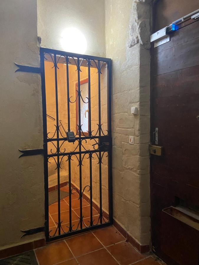 Appartement A 50 M De La Place Aux Herbes Uzès Exterior foto